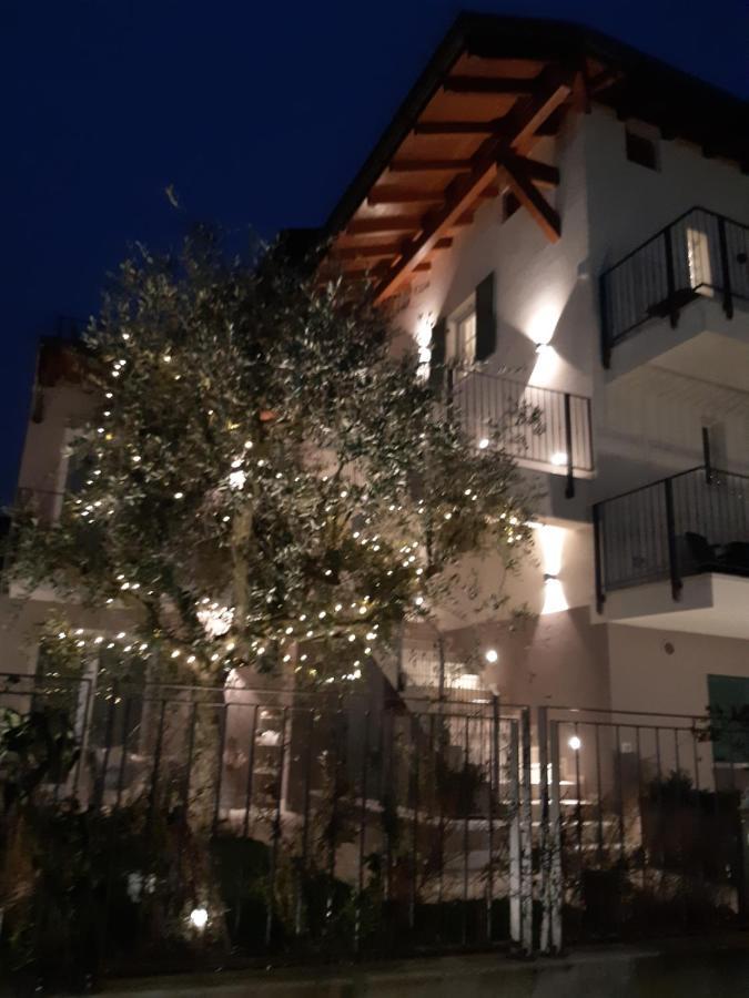 Hôtel Il Nido Degli Usignoli à Peschiera del Garda Extérieur photo
